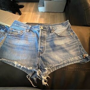 Levi 501 Jean shorts Sz 32
2 inch inseam Practically